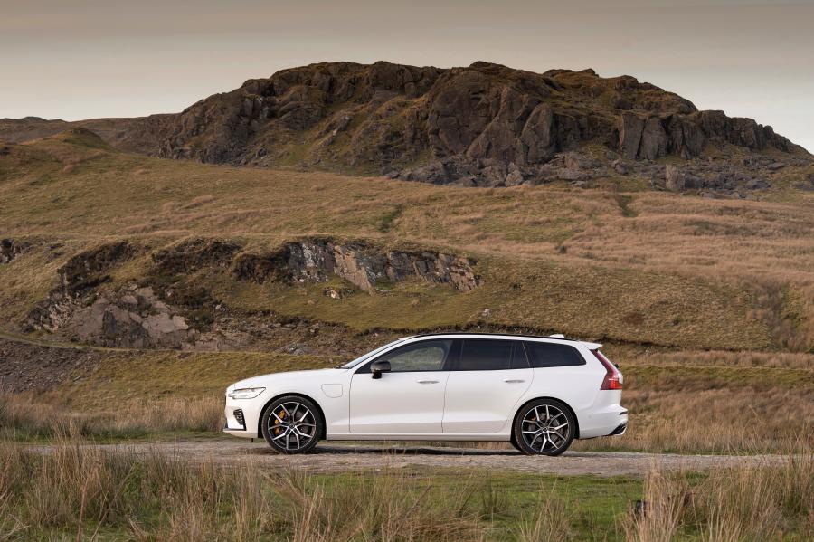  Volvo V60 T8 Polestar Engineered 2019 года  (UK) (фото 25 из 40)